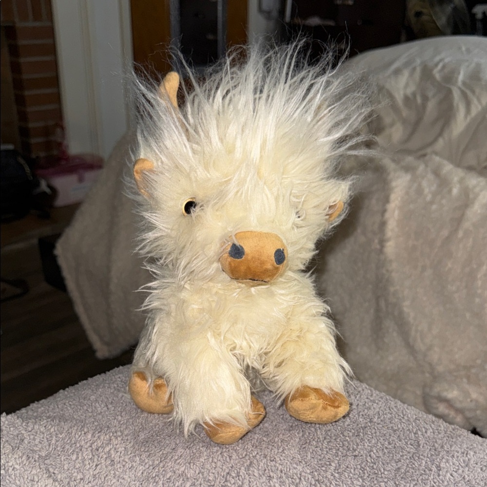 Microwaveable Highland Cow - Cream - NWOT/NWOB. (weighted stuffed animal)